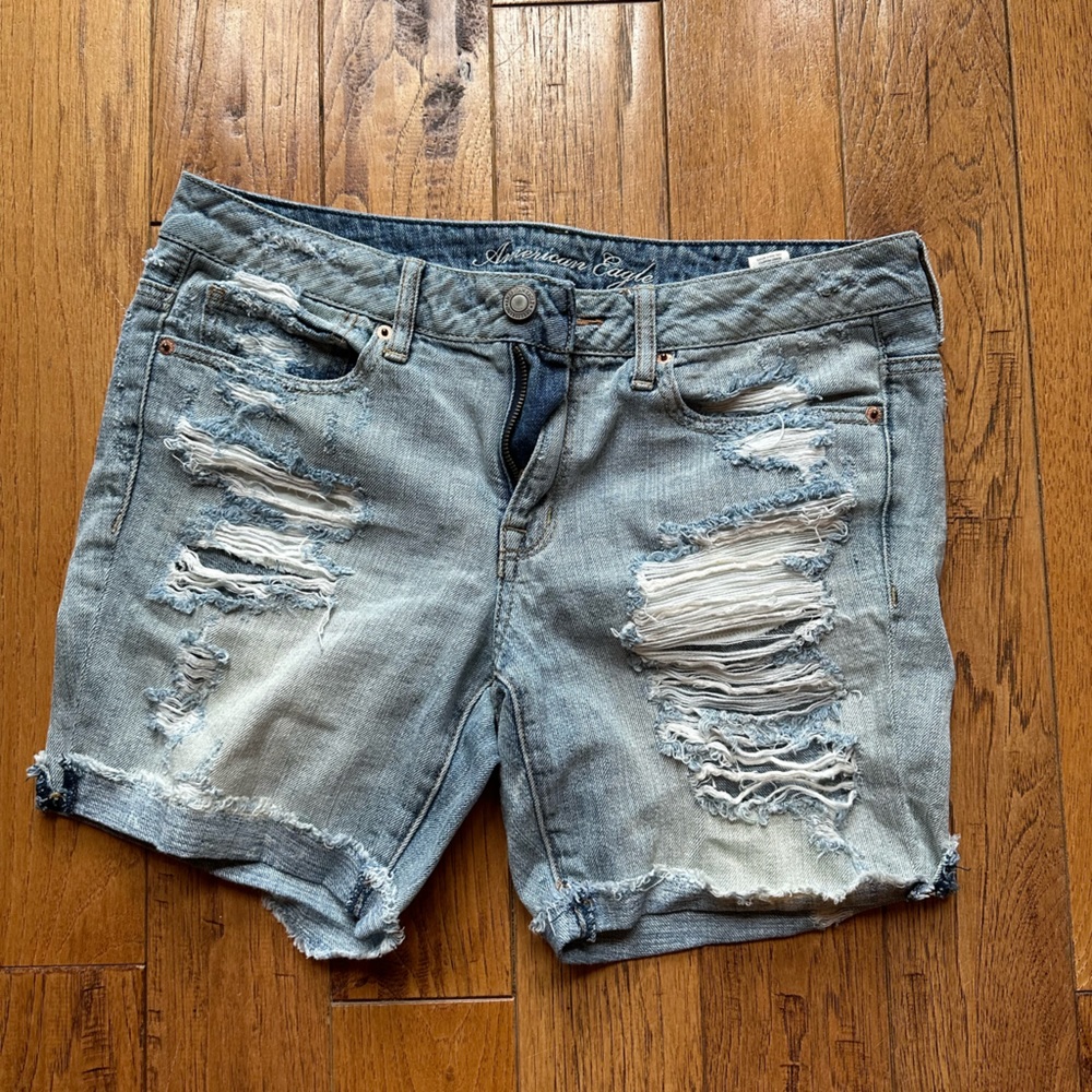 American Eagle Mid Thigh Distressed Denim Shorts, Size 6